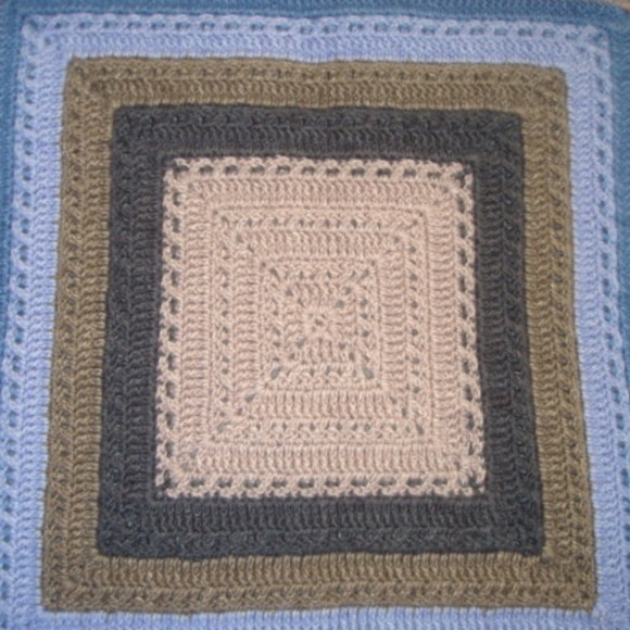 HAND CROCHET BABY BLANKET - Picture 2 of 7